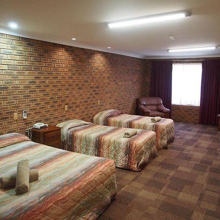 Cobar Town & Country Motor Inn Екстериор снимка