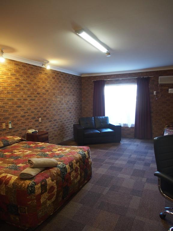 Cobar Town & Country Motor Inn Екстериор снимка