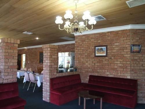 Cobar Town & Country Motor Inn Екстериор снимка